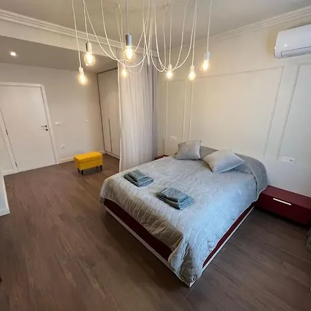 Location ! Location ! Location ! Garden View Apartment *