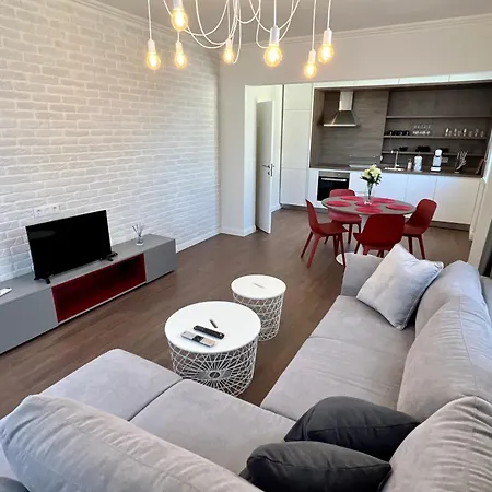 Location ! Location ! Location ! Garden View