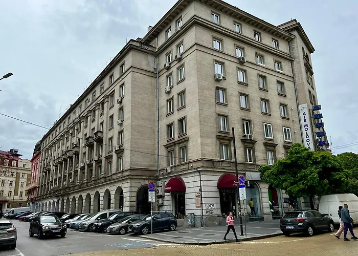 Location ! Location ! Location ! Garden View