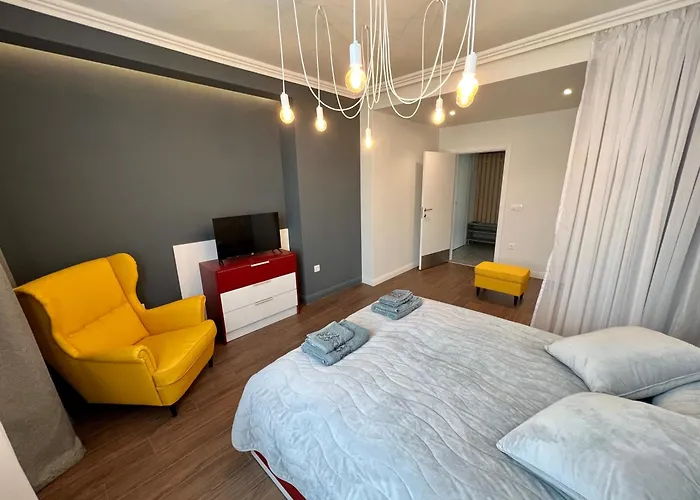 Location ! Location ! Location ! Garden View